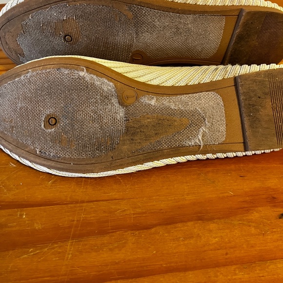 Danskin Cream Elastic Ribbed Ballet Flats - Picture 3 of 9